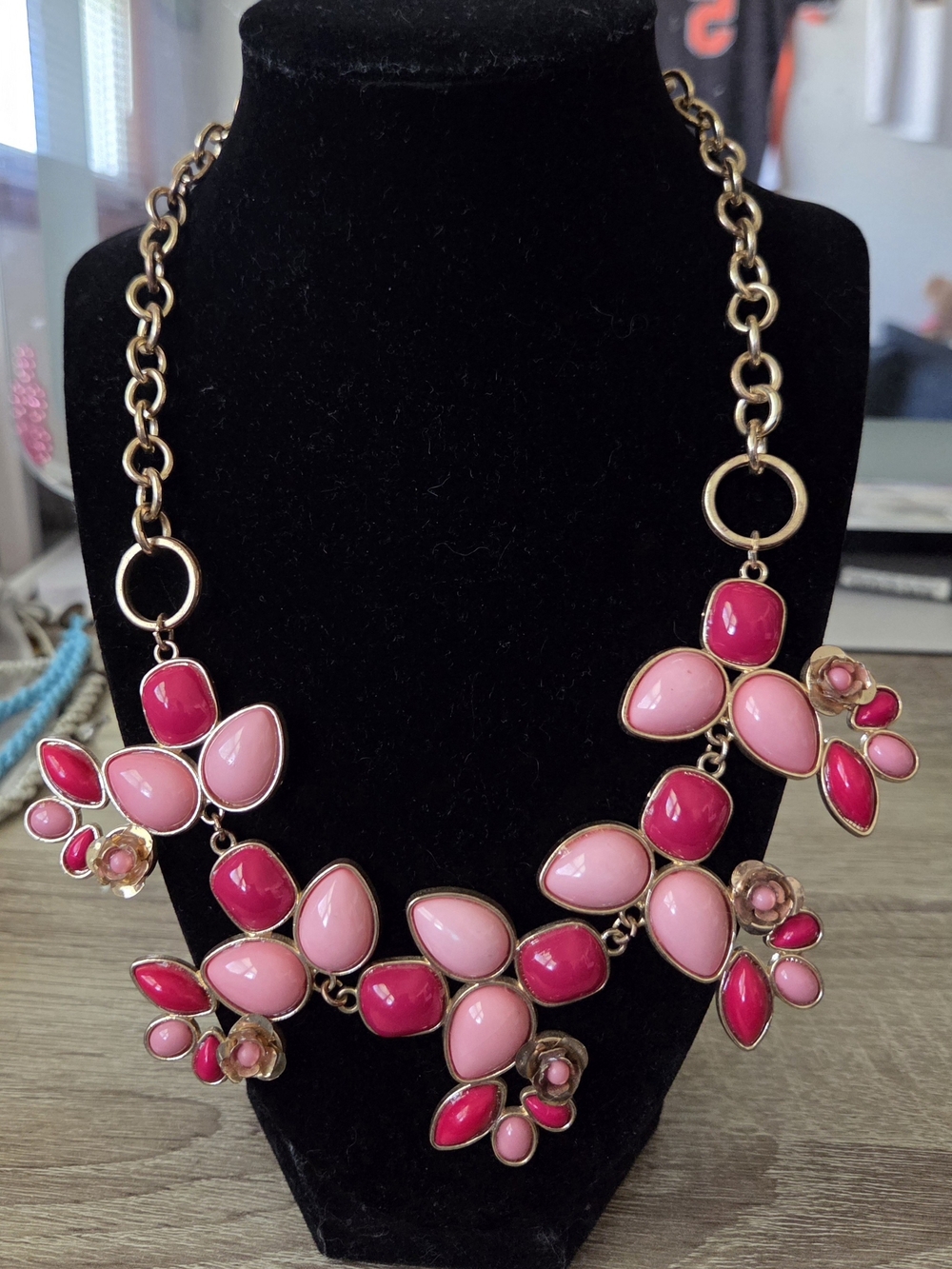 NY Collection Gold-Tone Pink Statement Necklace with Fuchsia and Blush Accents